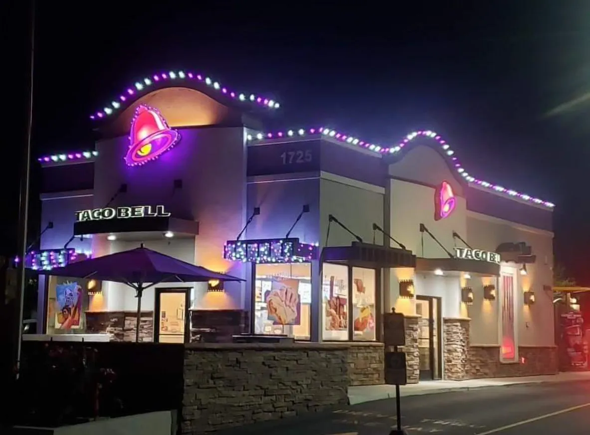 Commercial Christmas lighting